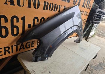 2016-2023 toyota tacoma lh fe der  with  molding holes