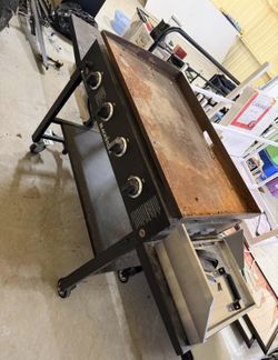 Blackstone Flat Top Griddle (with cart & side shelf) $225