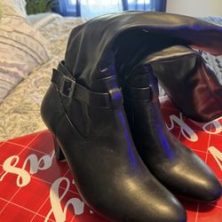 Black Boots 