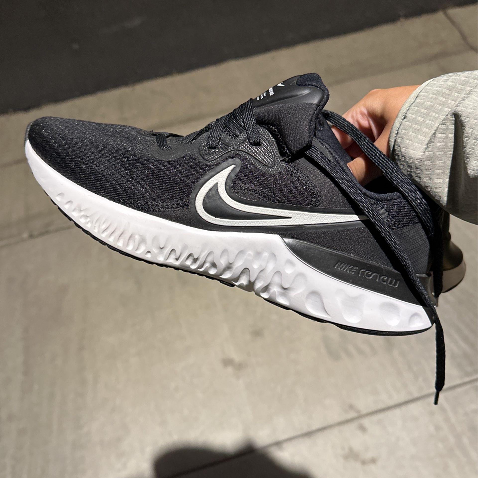 Nike Renew Gym shoes Size 10