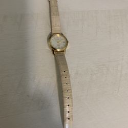 clock in good condition works well good air conditioner