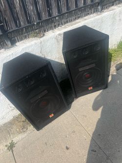DJ speakers