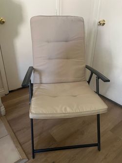 Folding chair like new