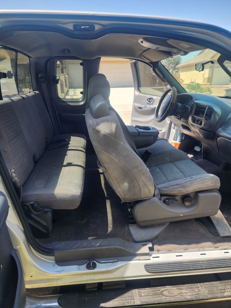 2003 Ford E-150