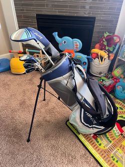 Matching Full Set of Ladies Top-Flite Golf Clubs with Matching Bag