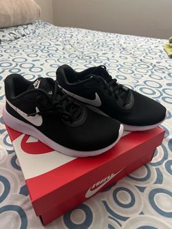 Nike tanjun easyon size 5Y