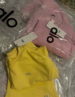 2 Alo set yellow and pink