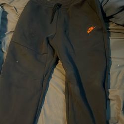 Nike Tech Fleece Sweatpants Large