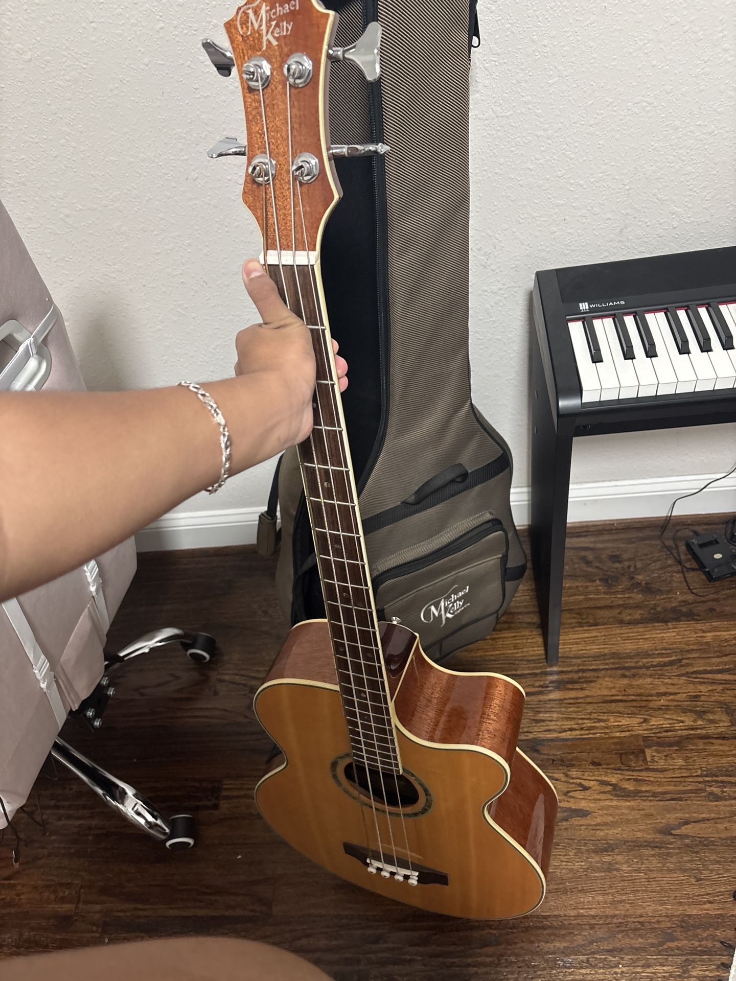 Acoustic bass 4 String guitar michael kelly with case