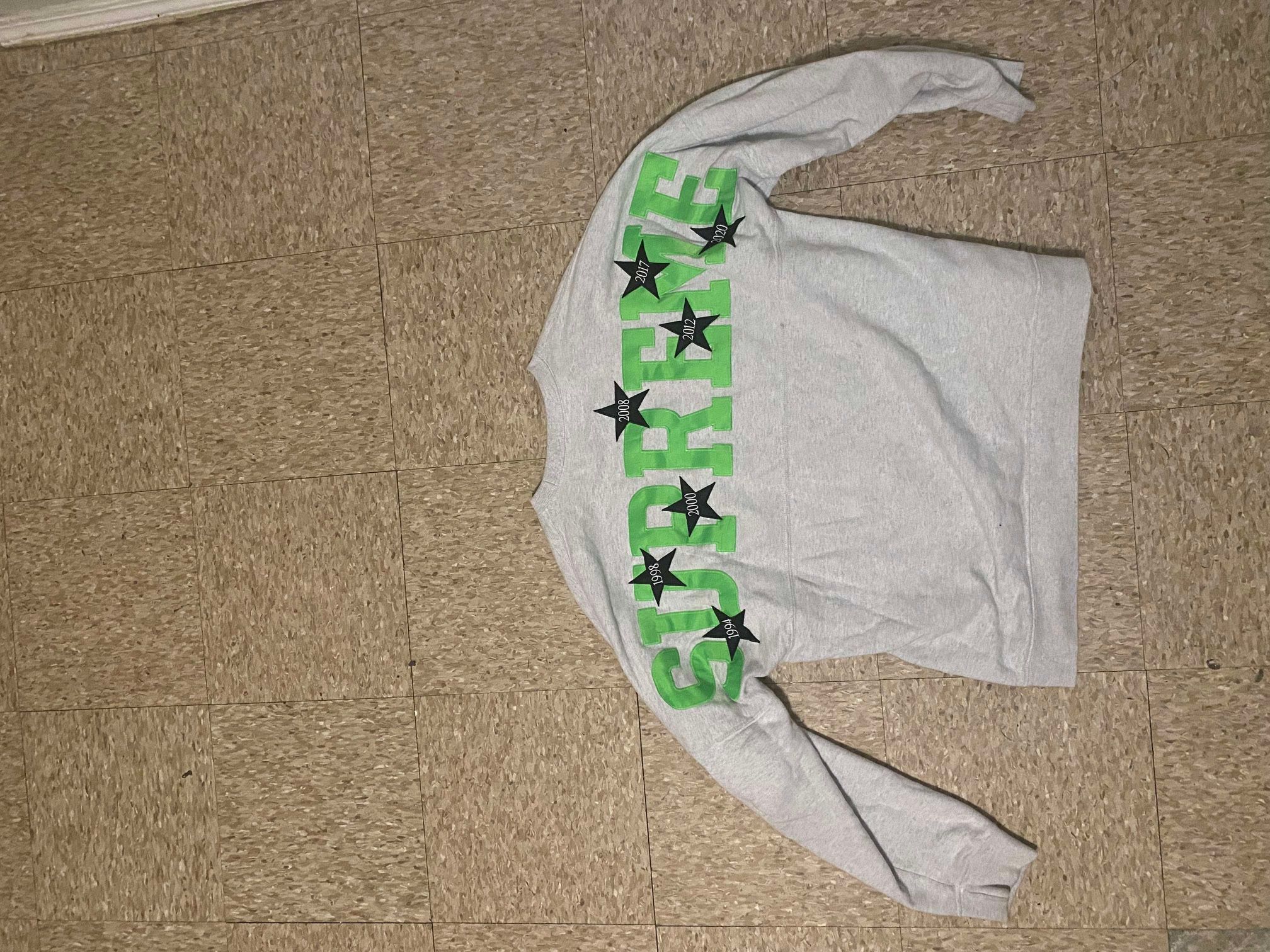 SUPREME SWEATER SIZE M/L