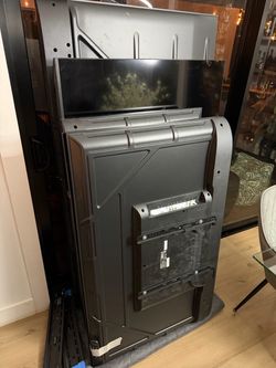 Smart TVs 55” 65” 75”