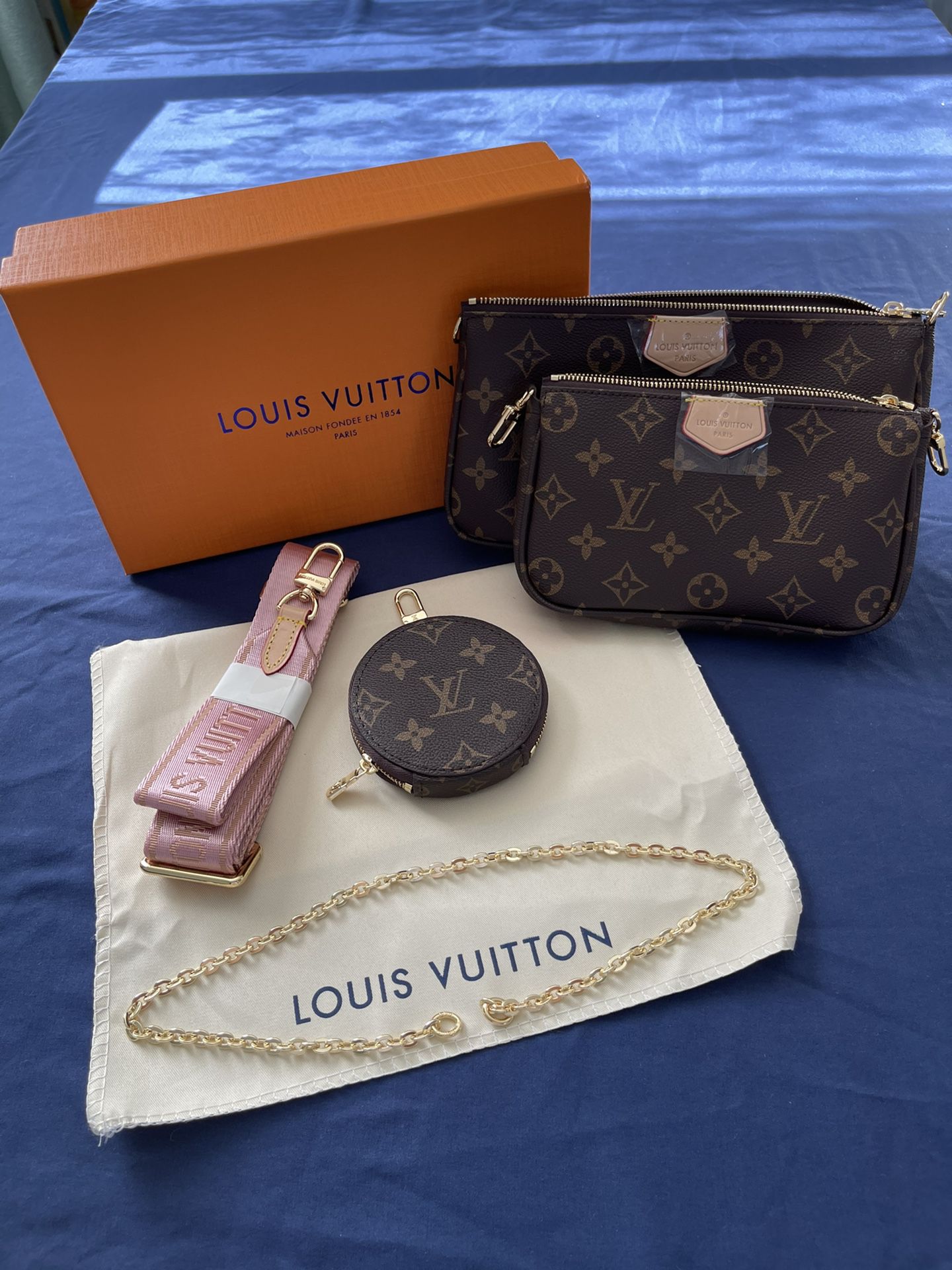 Louis Vuitton Small Boxed Purse for Sale in Glendale, CA - OfferUp