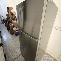 Midea Refrigerator and Freezer