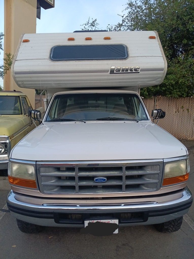1997 1994 Ford/lance Ford f240 4wd... lance squire light 195