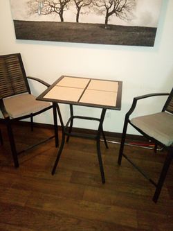 Barstool Style Table And Chairs