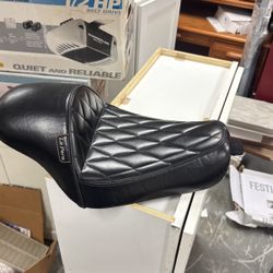 Le Pera Bones Seat-diamond Softail