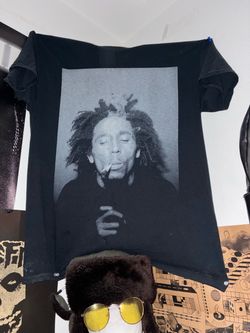 guy smoking shirt oin kno✌🏽tbh