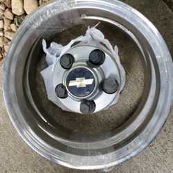  15" GM Beauty Rings & 5 Bolt Center Caps