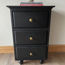 Refinished single nightstand / endtable / side table