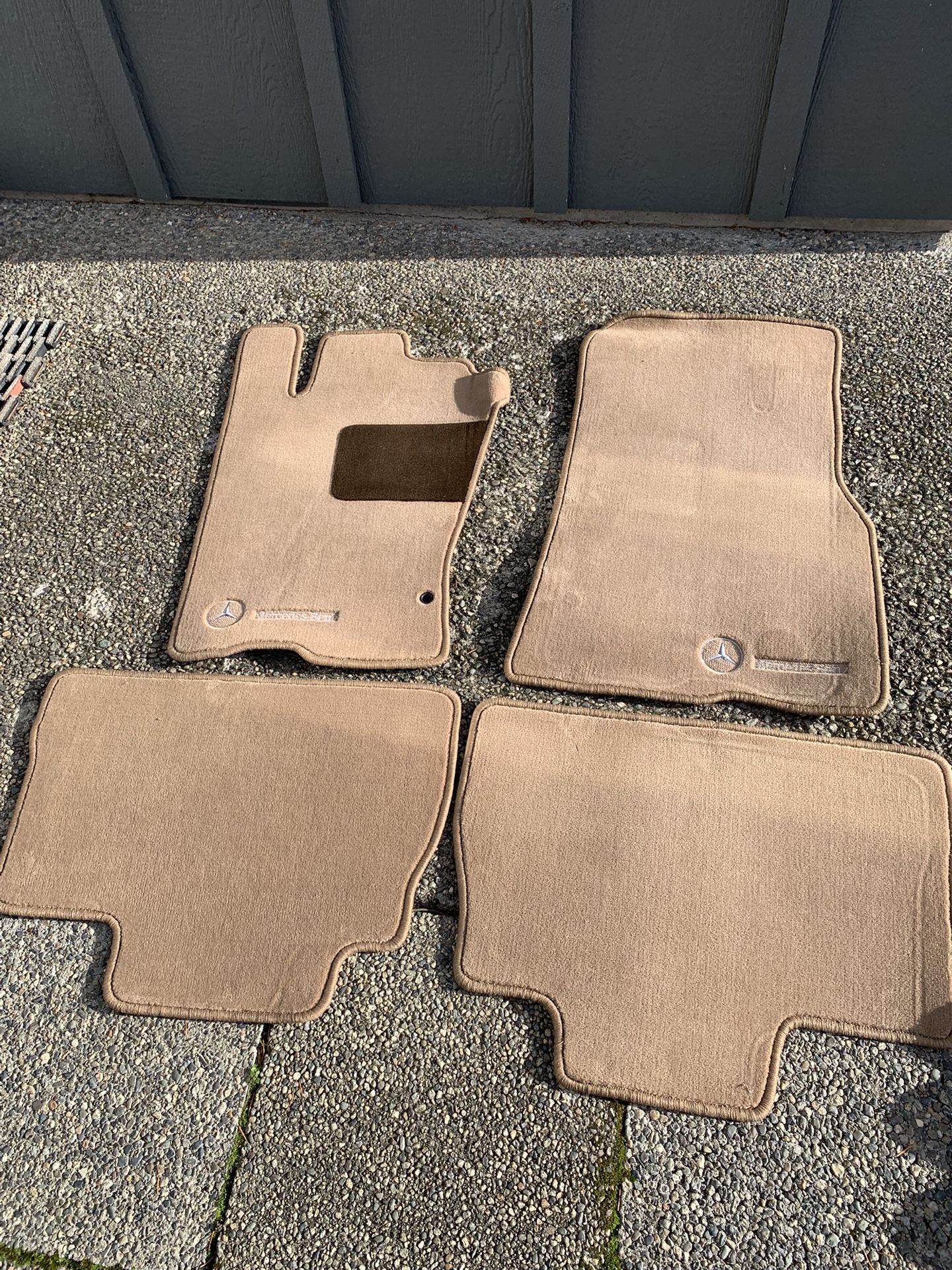 Mercedes ben’s floor mat . new