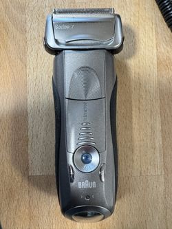 Braun Electric Razor Series 7 Cleaning Station