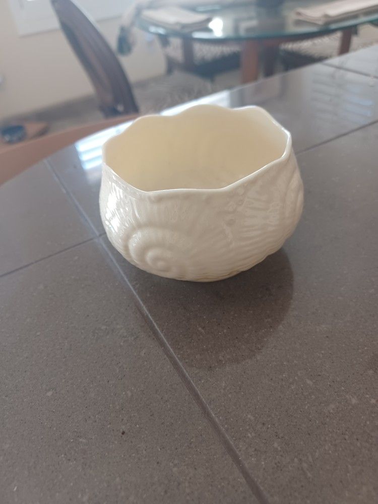 BELLEEK PORCELAIN JEWELRY TRINKET HOLDER 5.00