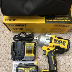 *NEW* DEWALT 20V XR 1750 ft. Lb Hight Torque 1/2” 4-speed Mode Impact Wrench Kit