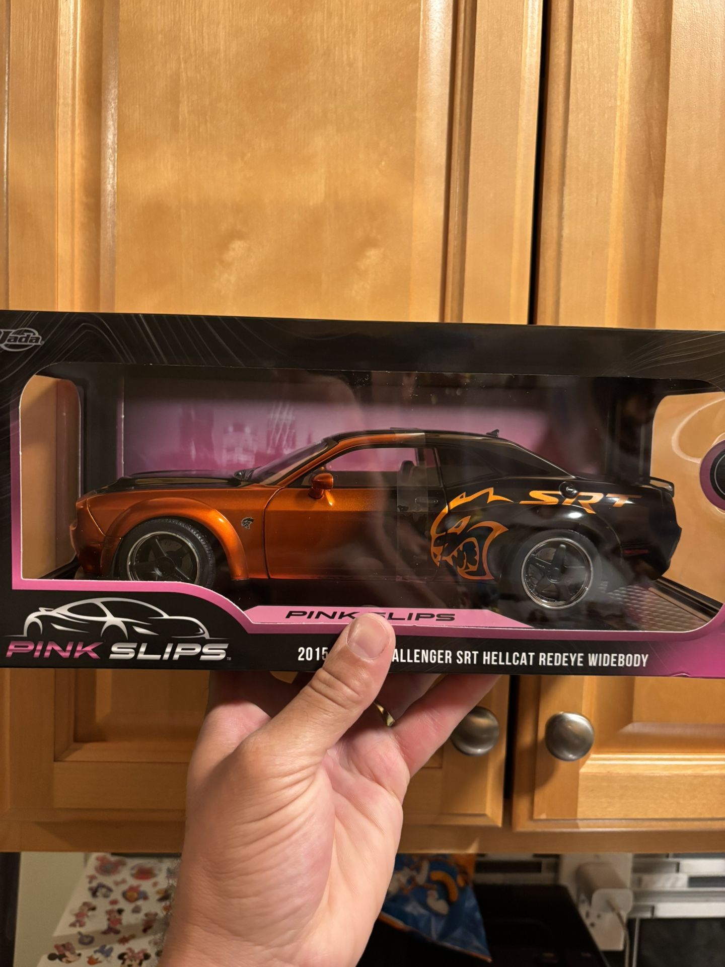 Jada Toys Pink Slips Dodge Challenger SRT Hellcat 1:18 (NEW W/ Broken Mirror) YQ