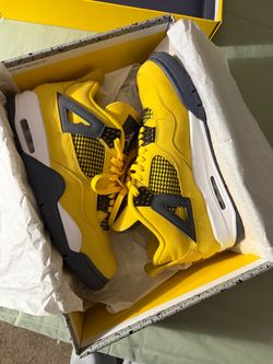 Jordan 4 Lightning (2021)