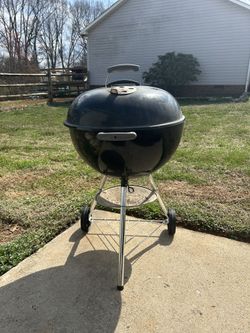 Weber Original Kettle Charcoal Grill