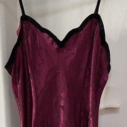 GOWN LINGERIE SATIN SLEEPWEAR SZ L NEW