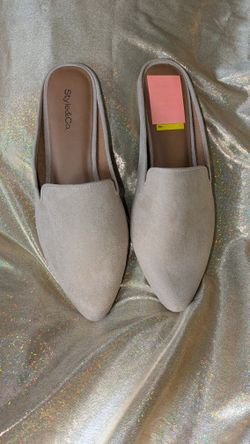 Style & Co. NEW  tan Mules/Flats.  Sz 8