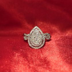 10k White Gold Diamond Pear Drop Ring 0.73 ctw