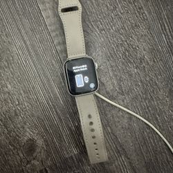 Apple Watch Series 5 44mm ****Cracked Screen****