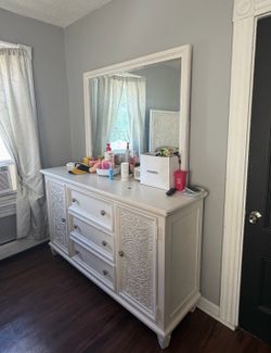 Bedroom set