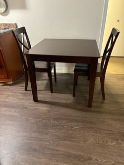 Small dining table and 2 chairs