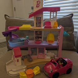 Little People Barbie Townhouse W Car