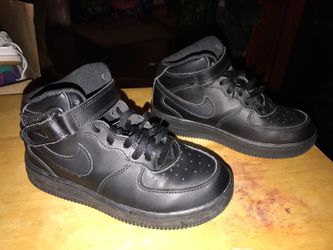 Black Nike's child size 1