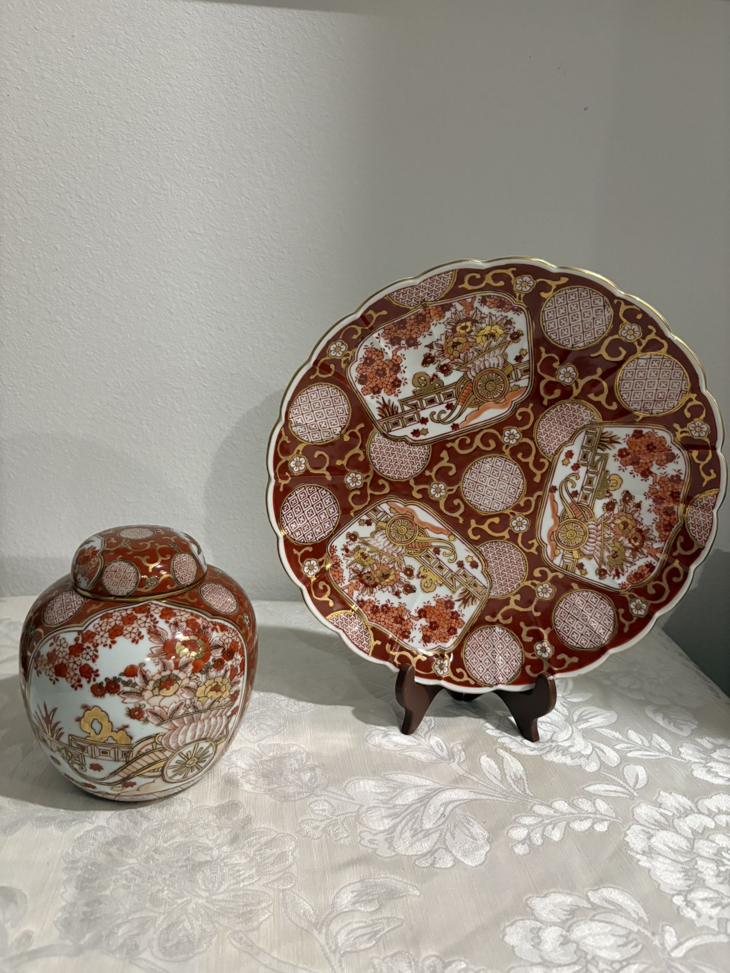 vintage Japanese Gold Imari hand-painted porcelain ginger jar and Gold Imari Red and White Floral Gold Accents & Trim Wall Plate