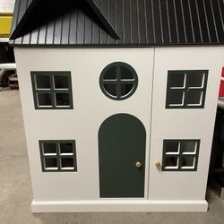 Play House With Dolls And Furniture 