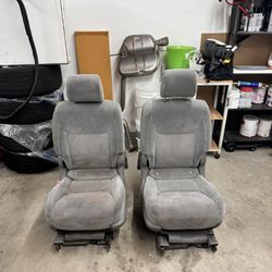 2004-2010 Toyota Sienna 2nd Row Seat