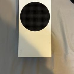 Xbox Series S With Charging/fan Stand With Xbox Rechargeable Batteries 