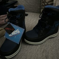 Size 2 Snow Boots Brand New 