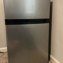 Insignia Mini Fridge With Freezer