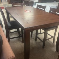 Dinette with for stools for 799