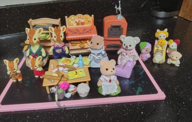 Huge Calico Critters / Sylvanian Families Lot - Giraffes, Koalas & Bakery Set