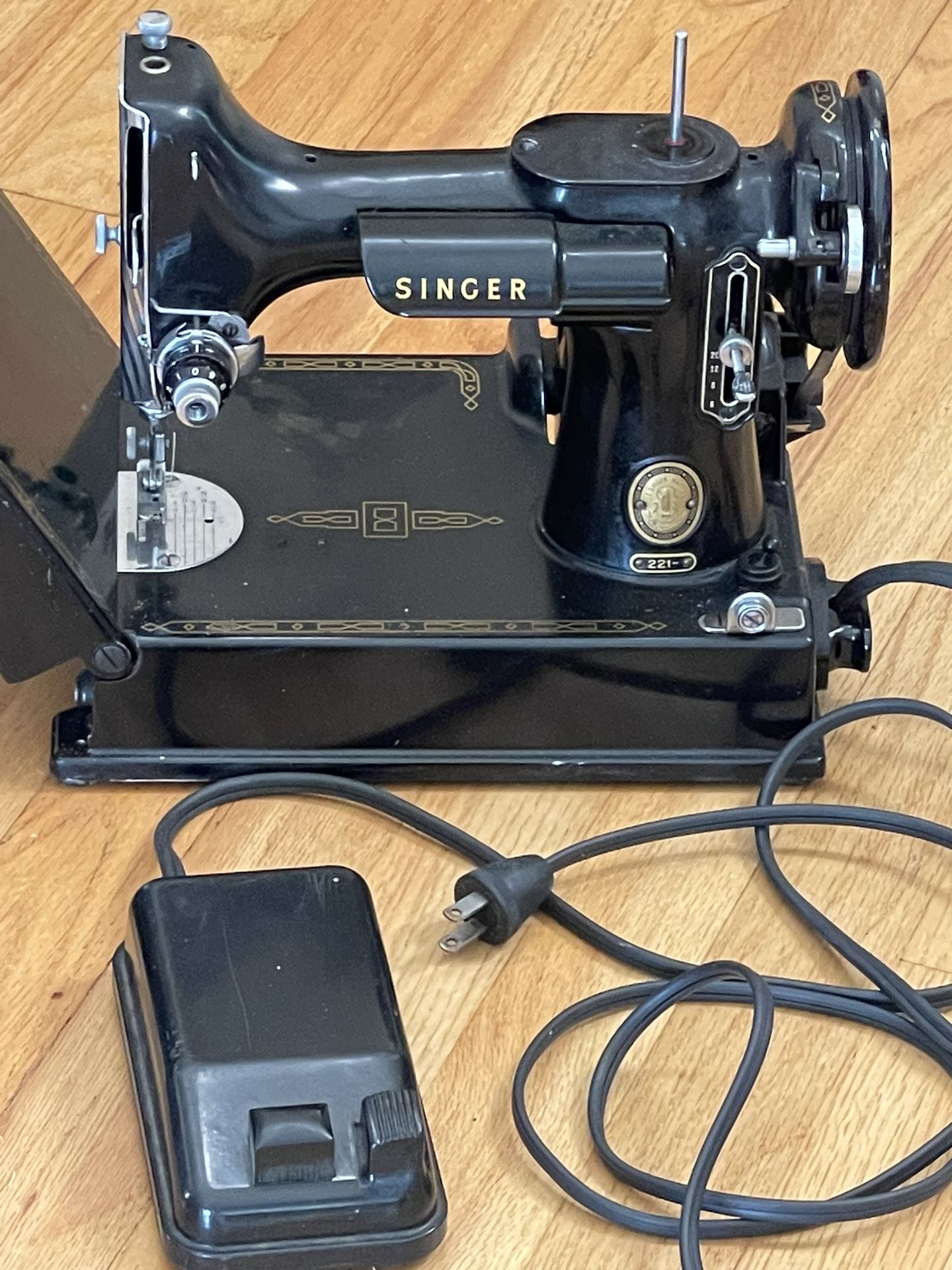 Vintage Sewing Machine 