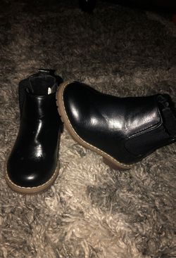Size 6 black boots toddler/baby children’s place my son only wore them for a picture