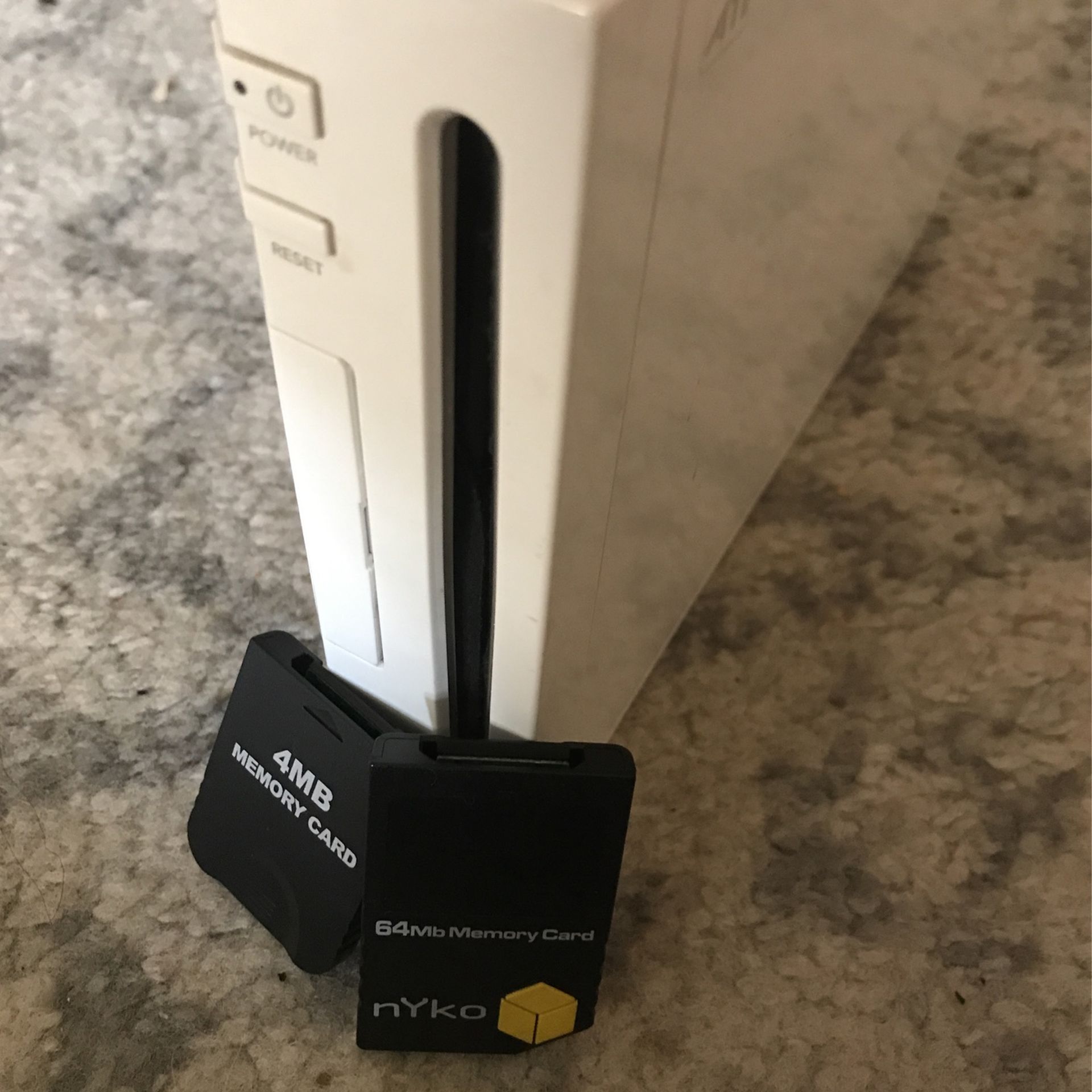 Nintendo Wii With Game Cube Controls And Three Wii Games