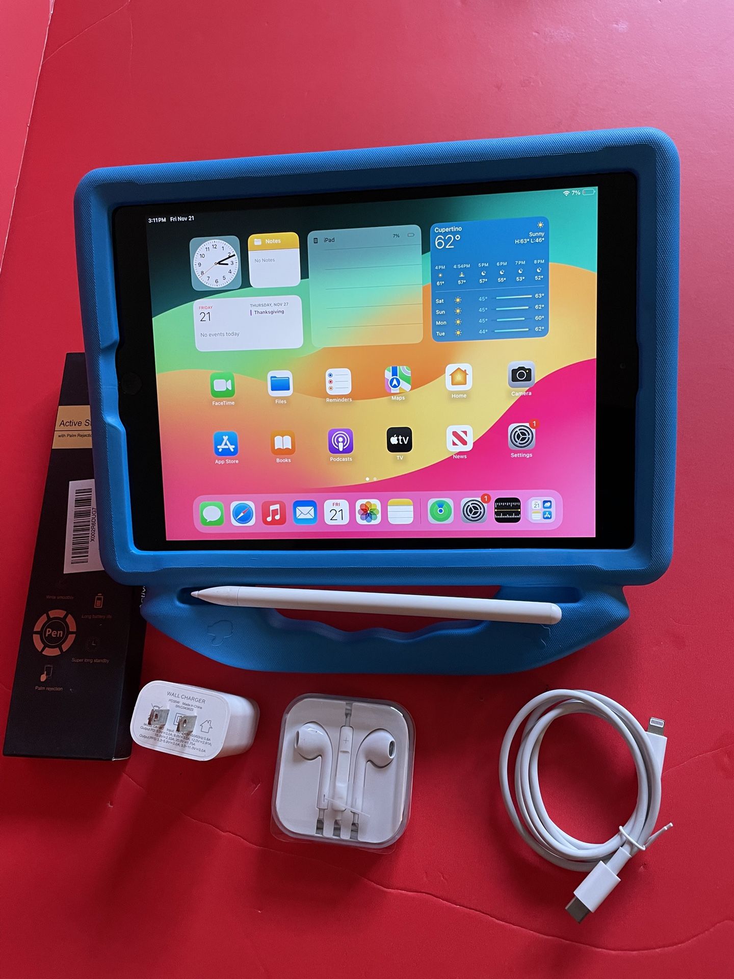 Apple IPad 6th Generation (9.7” Retina / Touch ID) 32GB with kids protective case, Pen & Accessories